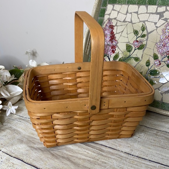 Country Woven Collection Tan Basket With Articulating Handle - Picture 2 of 5